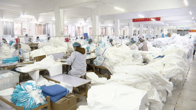 《湖北日报》头版头条：“一块布”上“三升级”——仙桃非织造布产业转型升级一年间
