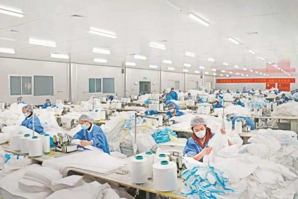 《湖北日报》头版头条：“一块布”上“三升级”——仙桃非织造布产业转型升级一年间